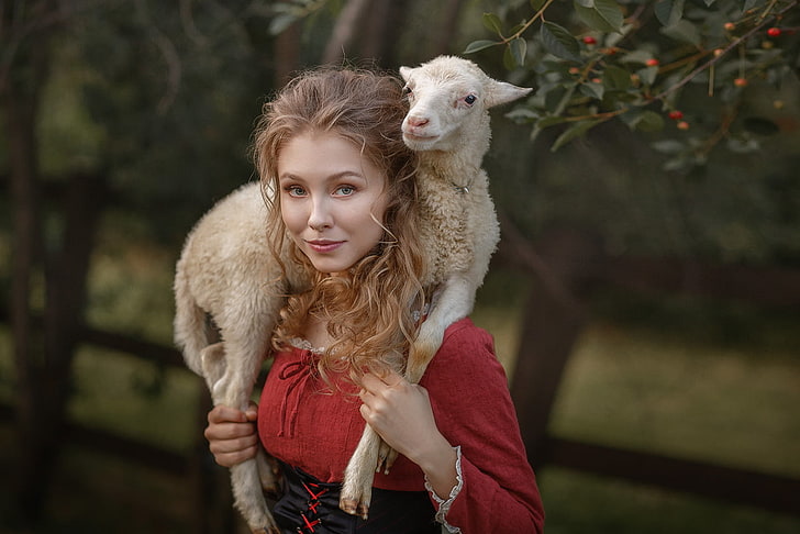 Alice Tarasenko, women, model, blonde, depth of field, lamb