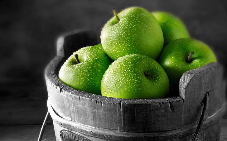 Green-apples-black-and-white-backgroud, green apple fruits, photography, HD wallpaper