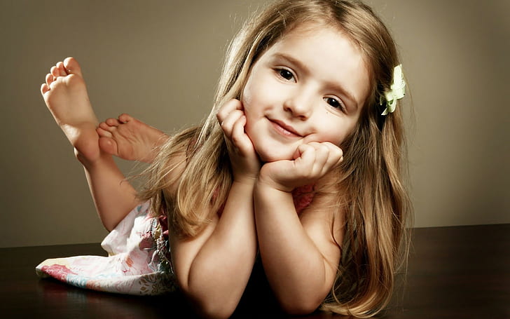 Cute Little Girl, Kid, Smiling, Decoration On Head, Barefoot, HD wallpaper