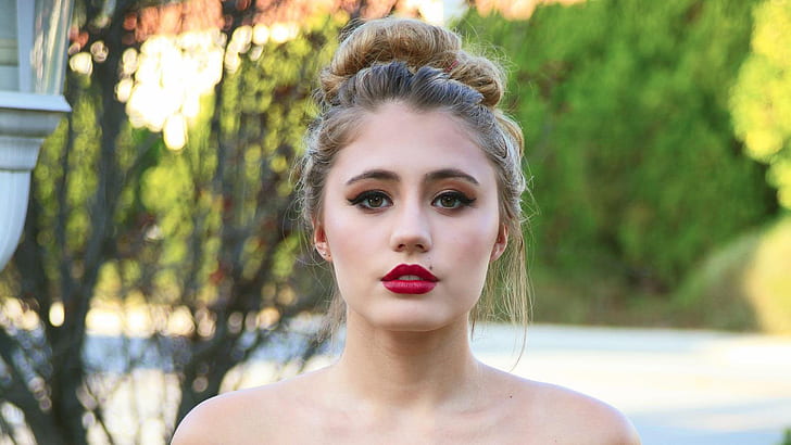 Lia Marie Johnson, blonde, red lipstick, model, portrait, women outdoors