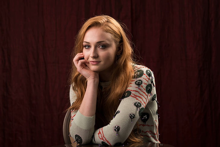 Actress, Sophie Turner, 4K, portrait, one person, indoors, looking at camera