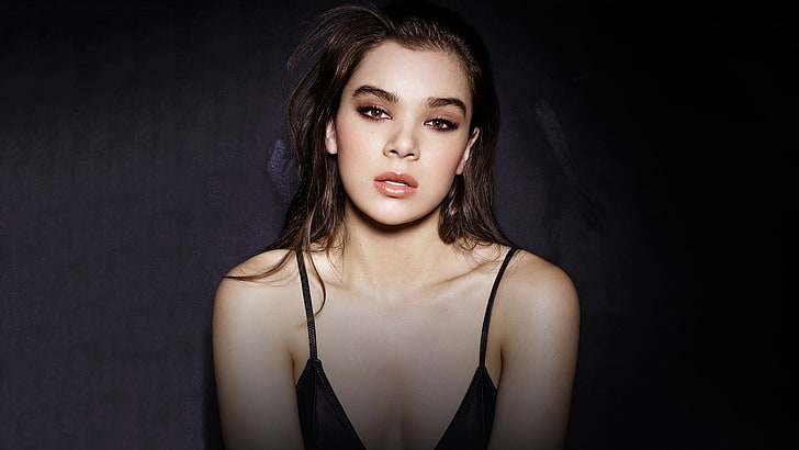Hailee Steinfeld, women, cleavage, open mouth, looking at viewer, HD wallpaper