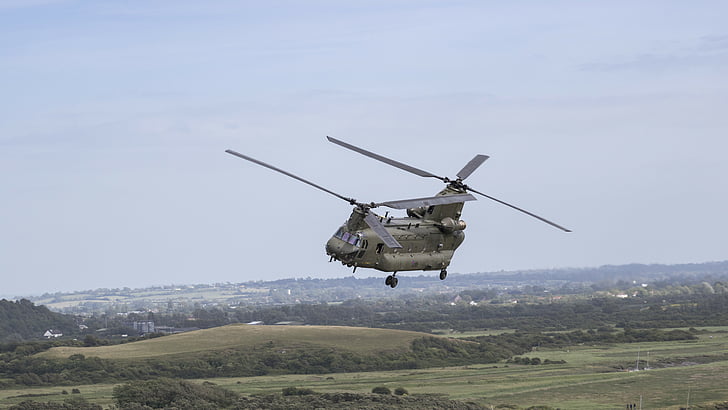 photography of helicopter flying in daytime, CH-47 Chinook, Boeing
