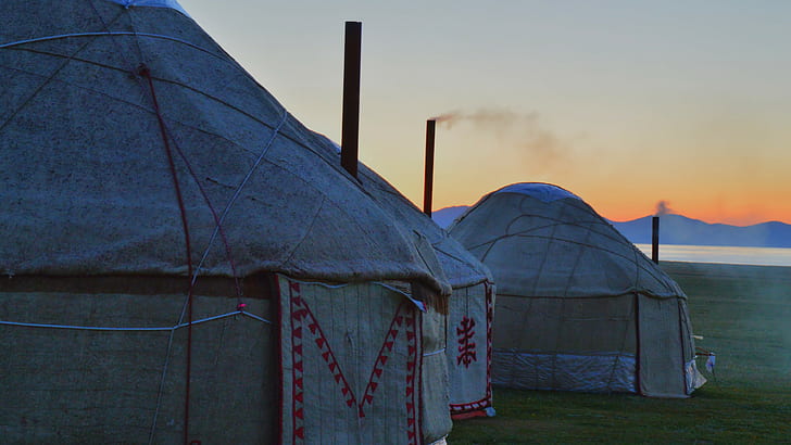 Kyrgyzstan, Song Kul, evening, chimneys