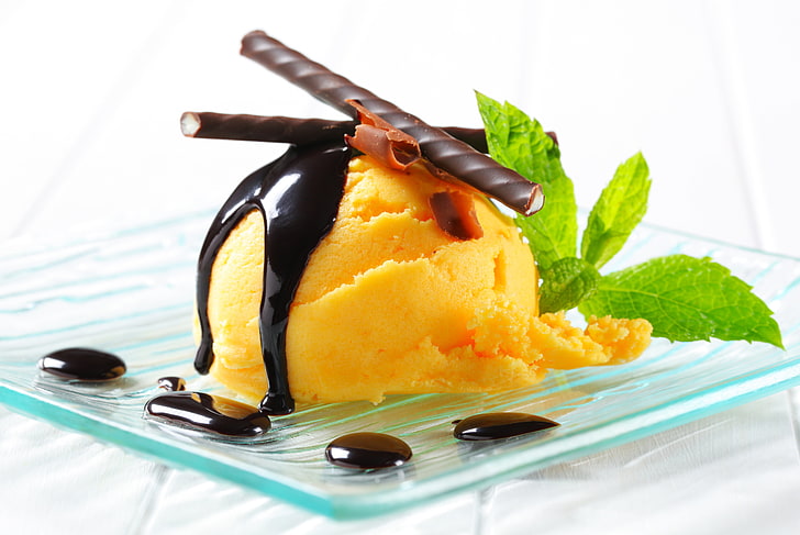 mango ice cream with chocolate toppings and syrup, food, ball, HD wallpaper