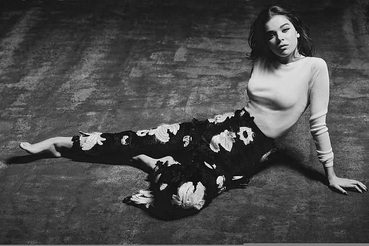 actress, black and white, on the floor, photoshoot, Haley Steinfeld, HD wallpaper