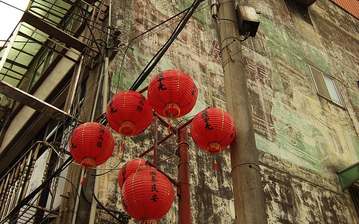 six red Chinese lanterns, cityscape, urban, building, house, wall